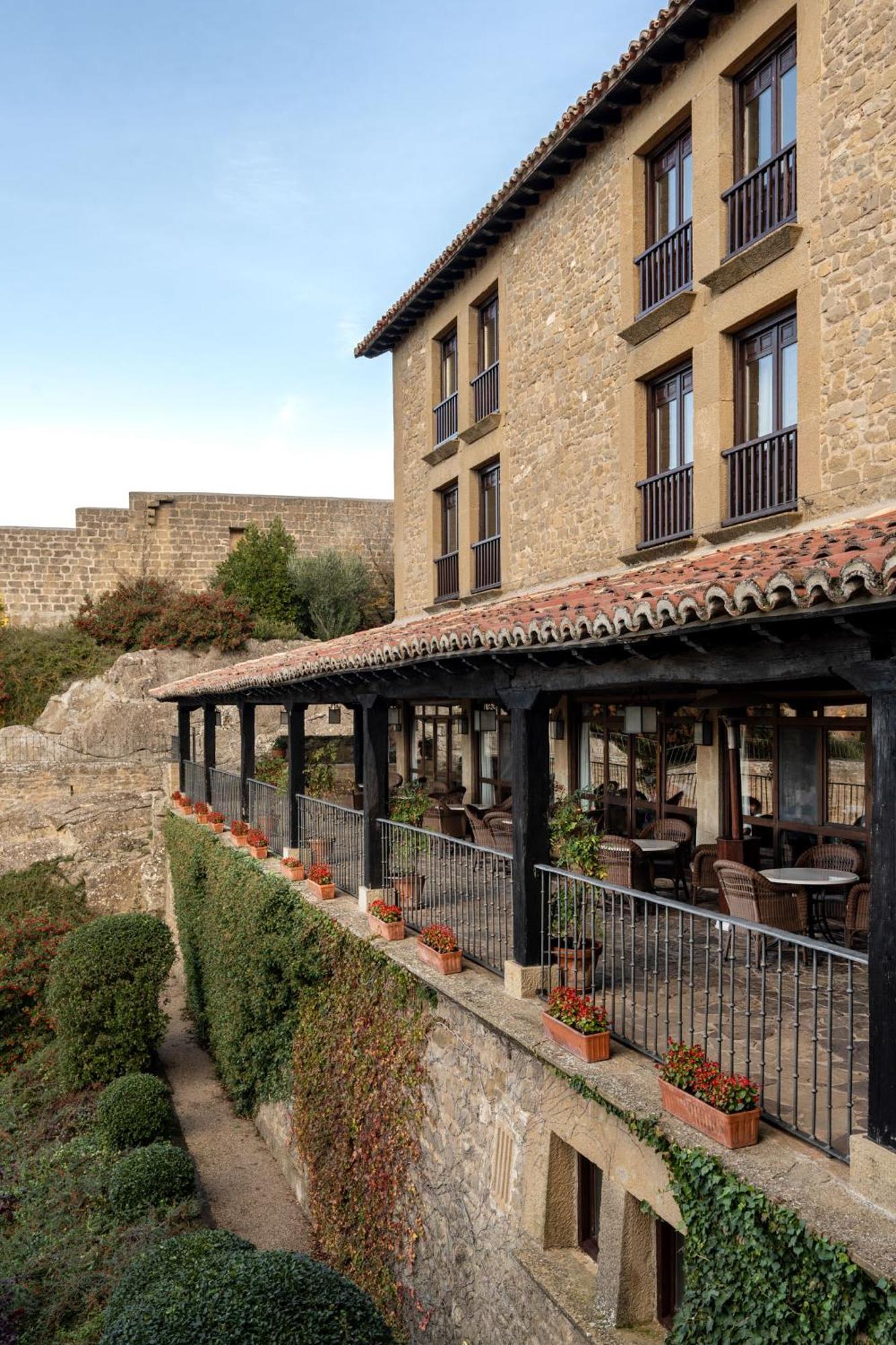 Parador De Sos Del Rey Catolico Exterior photo